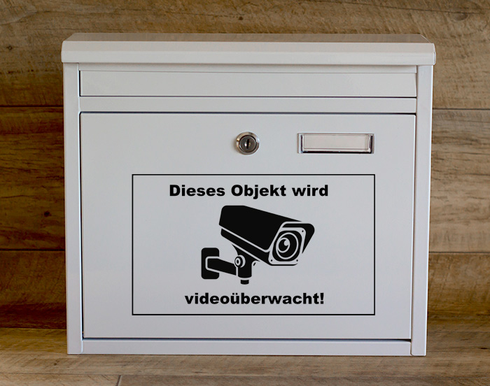 Preview: Aufkleber Videoüberwachung V4 auf einem Briefkasten