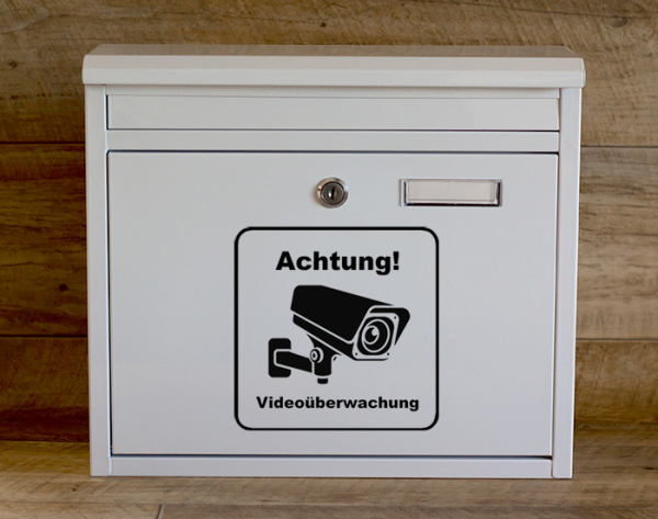 Aufkleber Videoüberwachung V3 auf einem Briefkasten